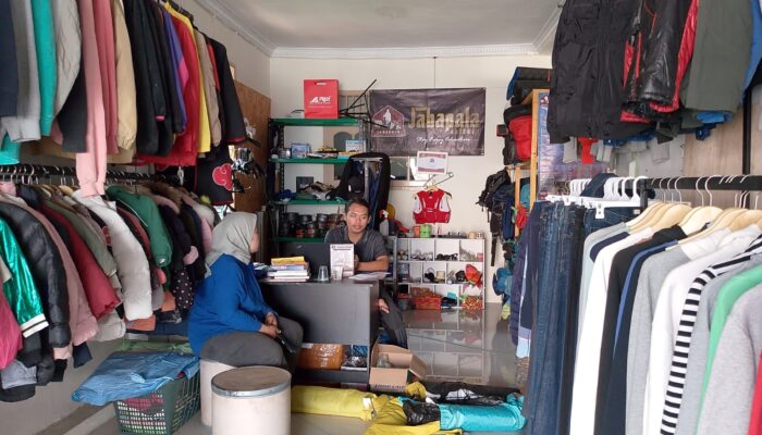 Suka Camping tapi Tak Punya Peralatan Sewa Tenda Mulai Rp35 Ribu di Toko Jaba Pala Outdoor Sukabumi