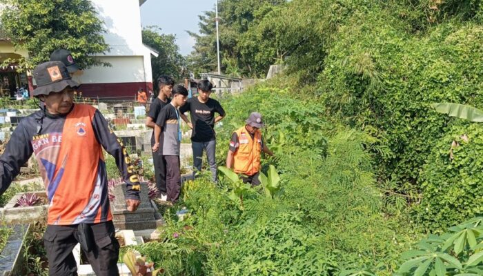 BPBD Kota Sukabumi Tangani Banjir Limpasan di Gedong Panjang, Sampah dan Ilalang Jadi Penyebab Utama