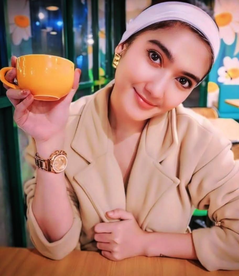 Bernasib Pilu Artis Cantik Revi Mariska Ini Jadi Penjual Es Dipinggir Jalan