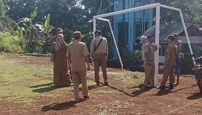 Muspika Jampangkulon Tinjau Lapangan Kandang Luhur Untuk Persiapan PHBN Ke-80