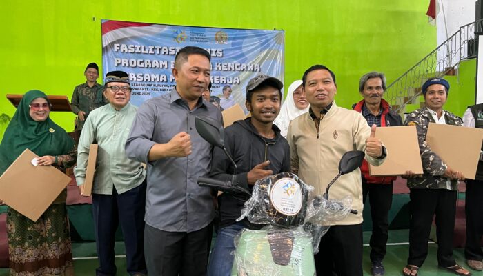 Zainul Munasichin dan BKKBN Perkuat Program Bangga Kencana di Sukabumi