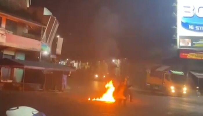 Tawuran Remaja Pecah di Simpang Cijangkar – Tipar Kota Sukabumi Bom Molotov dan Senjata Tajam Digunakan