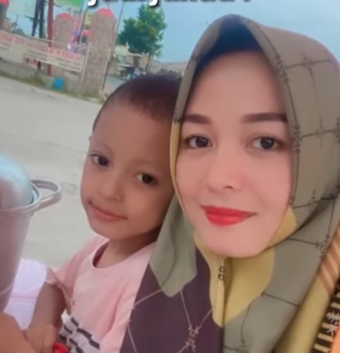 Kisah Elma Nurmala, Janda Penjual Cilok di Lampung Sukses Raup Puluhan Juta Berkat TikTok