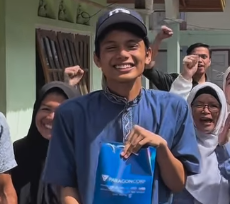 Kisah Nauli Anak Pedagang Pakaian Bekas Lulus SNBP 2025, Rektor ITB Datangi Rumahnya