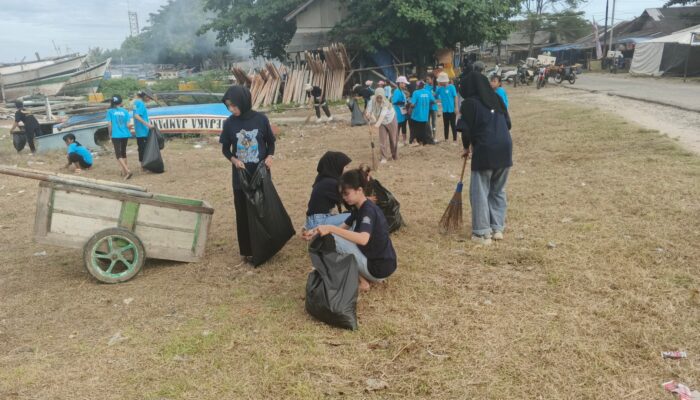 Semangat Pancasila dan Hari Nelayan ke-59, Berbagi Elemen Kompak Bersihkan Pantai