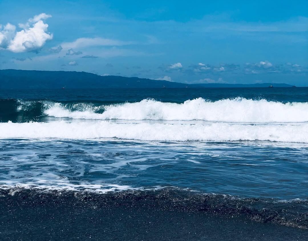 BMKG: Waspada Gelombang Tinggi di Samudra Hindia Selatan Banten hingga Jawa Timur, Senin 30 Juni