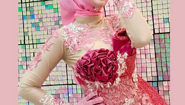 Roro Fitria Curi Perhatian di Acara Ngunduh Mantu Al Ghazali: Tampil Nyentrik dengan Hijab Sanggul dan Kebaya Glamor