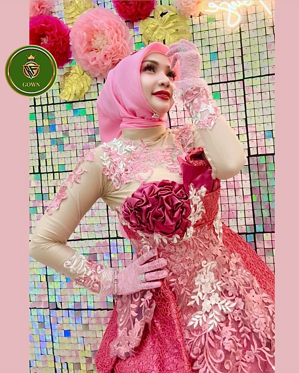 Roro Fitria Curi Perhatian di Acara Ngunduh Mantu Al Ghazali: Tampil Nyentrik dengan Hijab Sanggul dan Kebaya Glamor