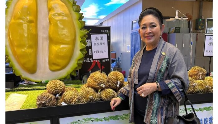 Gelang Hijau Titiek Soeharto Curi Perhatian, Apa Makna di Balik Aksesori Mewah Ini