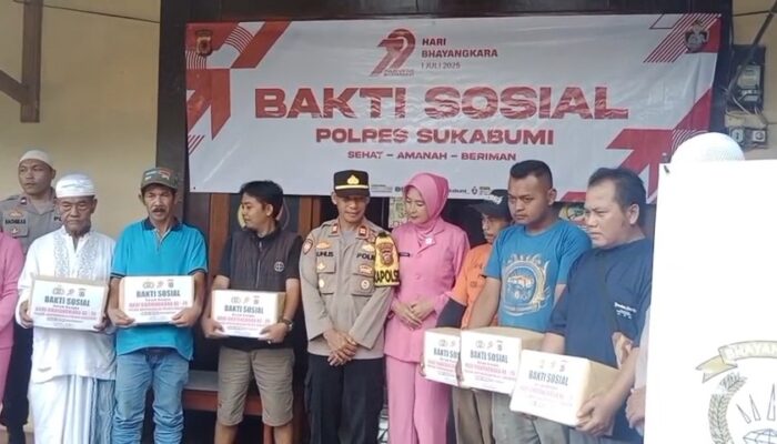 Bhakti Sosial Hari Bhayangkara Ke-79, Polsek Jampangkulon dan Ibu Bhayangkari Salurkan Paket Sembako Untuk Warga