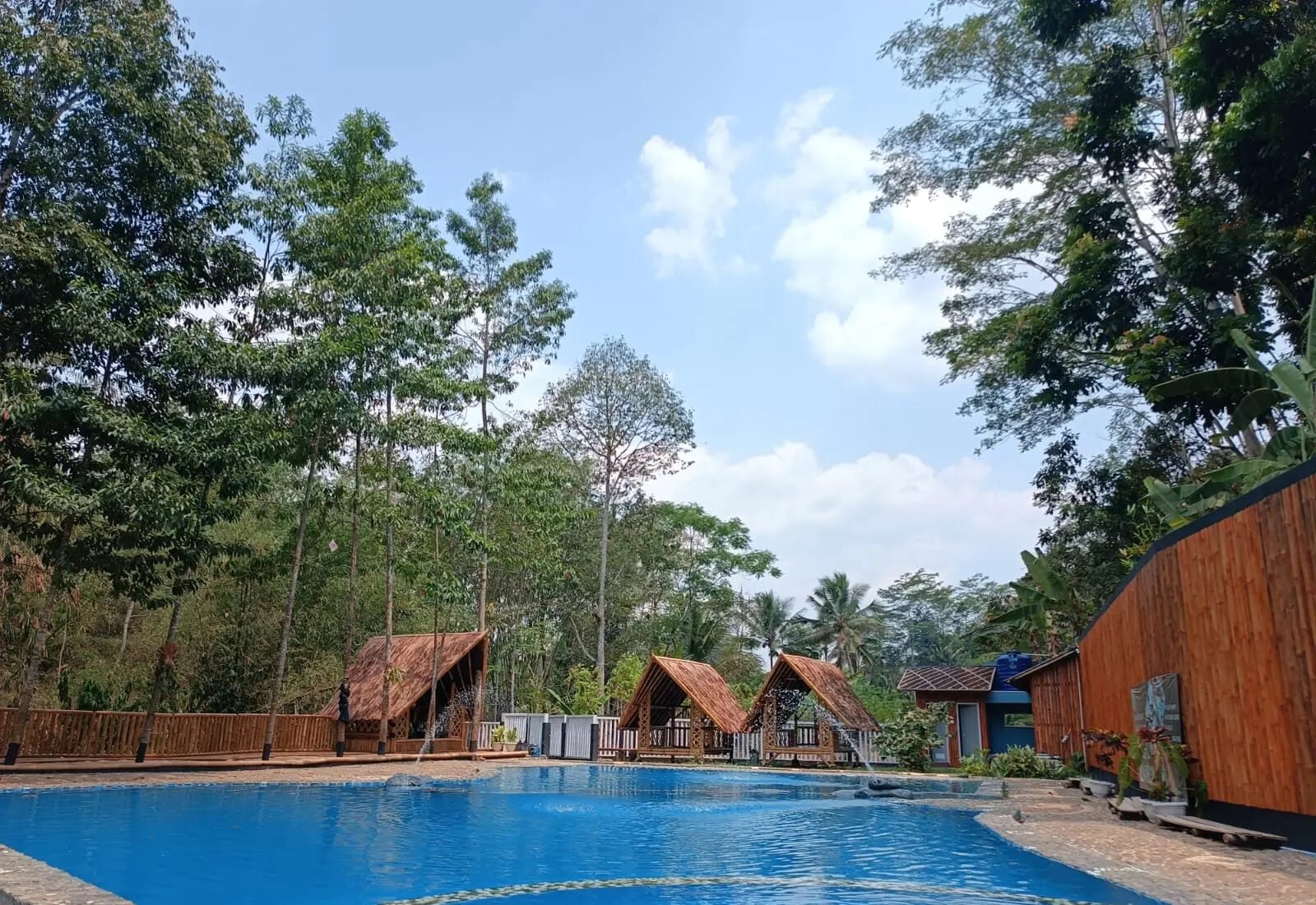 Lembah Gupit Cihonje: Wisata Alam Asri di Sukabumi dengan Tiket Masuk Cuma Rp10.000