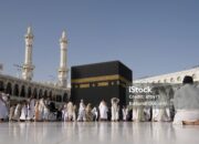 Kisah Tukang Parkir Ibadah Haji Usai Nabung 50 Ribu Tiap Hari Selama 17 Tahun