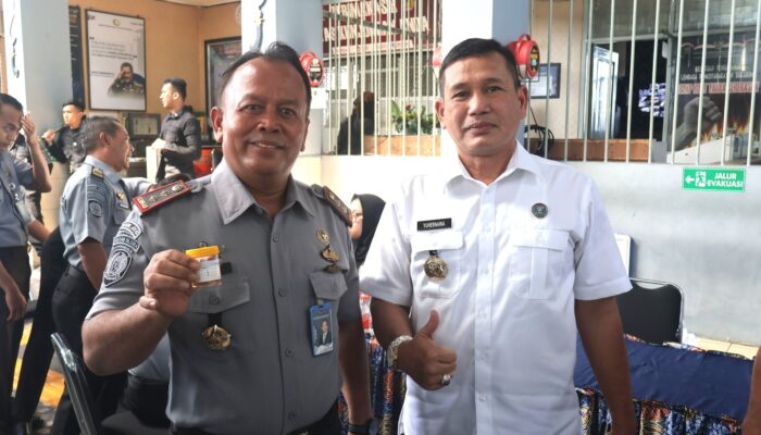 Lapas Sukabumi Gandeng BNNK Sukabumi Gelar Tes Urine bagi Petugas dan Warga Binaan