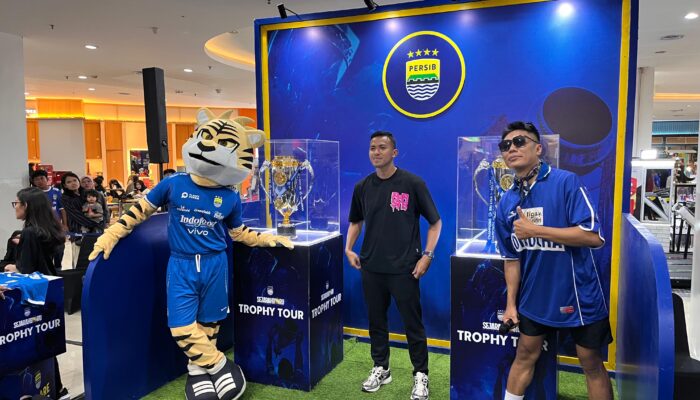 Ratusan Bobotoh Padati City Mall Sukabumi Sambut Teja Paku Alam di Trophy Tour Persib Bandung