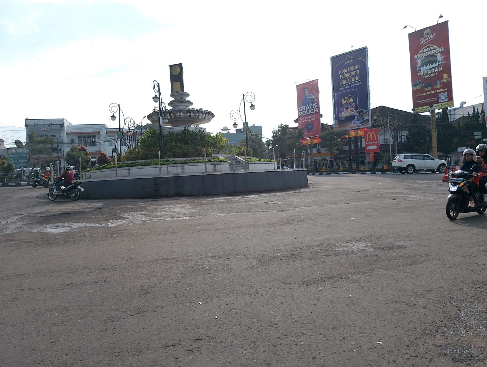 Pantauan Lalu Lintas Pagi Selasa 8 Juli 2025 di Bunderan Adipura Sukabumi: Ramai, Tertib, dan Lancar