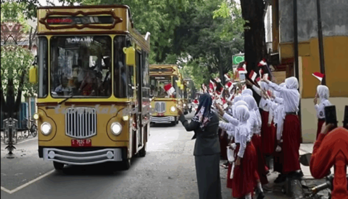 Si Mas Ganteng, Bus Sekolah Gratis dan Modern dari Tuban yang Viral