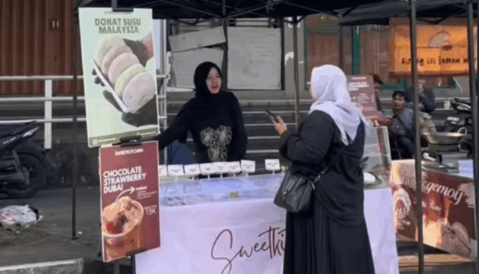 Donat Susu Malaysia Sukabumi Viral di Alun-Alun Utara 3 Donat Besar Hanya Rp20 Ribu