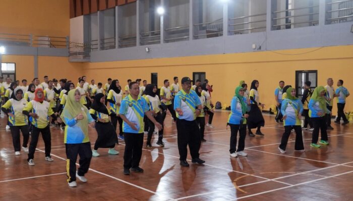 Latihan Senam Waringkas, Bupati Asjap Berbaur Dengan Guru Olahraga Sekabupaten Sukabumi 