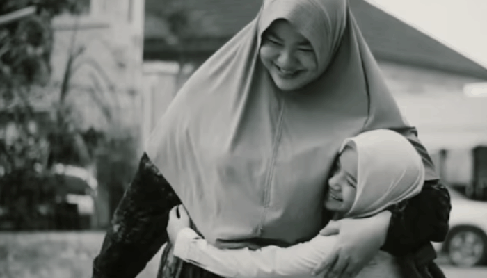 Kisah Inspiratif Ibu Yatin: Dari Dapur Rumahan, Rengginang Mendunia Hingga Berangkat Umrah Sekeluarga
