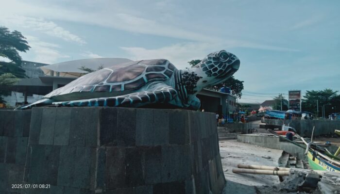 Patung Penyu Ikonik di Alun-Alun Gadobangkong Kembali Dipasang, Ini Penjelasan Kontraktor Terkait Material yang Sempat Viral