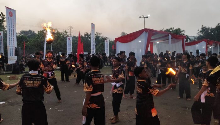 Boles Asal Kota Sukabumi Pecahkan Rekor MURI Dunia, 1.000 Pesilat Atraksi Lempar Bola Api