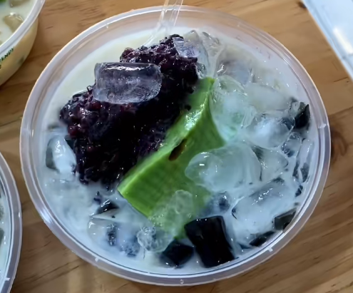 Es Cehuantiau Ny Wendi Hadir di Sukabumi, Minuman Viral Khas Pontianak yang Segar dan Unik