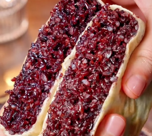 Kue Ketan Hitam Ala Sukabumi: Camilan Manis Tradisional dengan Sentuhan Unik