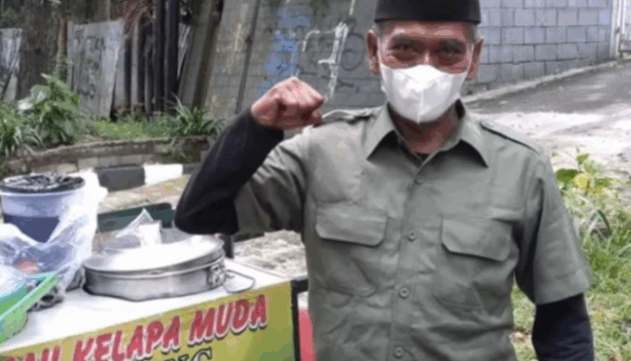 Viral Pedagang Es Cincau di Bogor Menguasai Empat Bahasa Asing