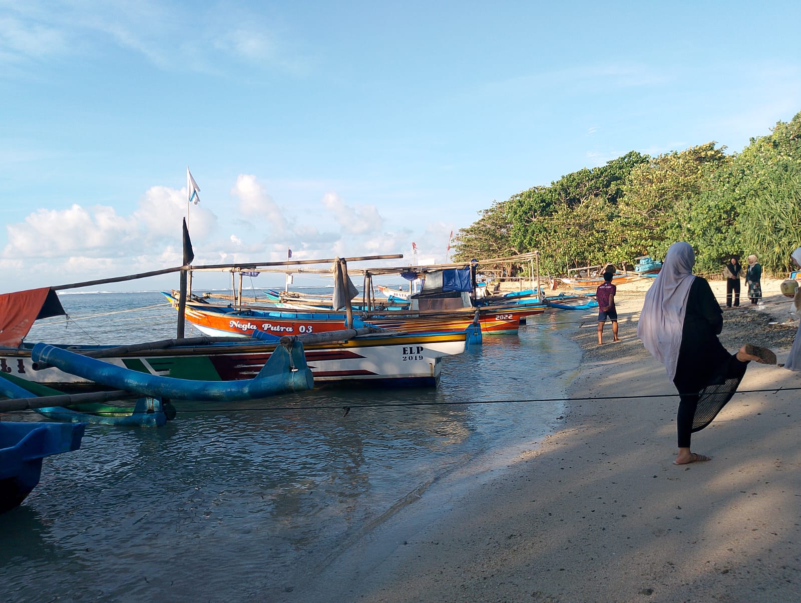 Pantai Tenda Biru: Tempat Rahasia di sukabumi Ujung Genteng yang Cocok untuk Healing dan Petualangan