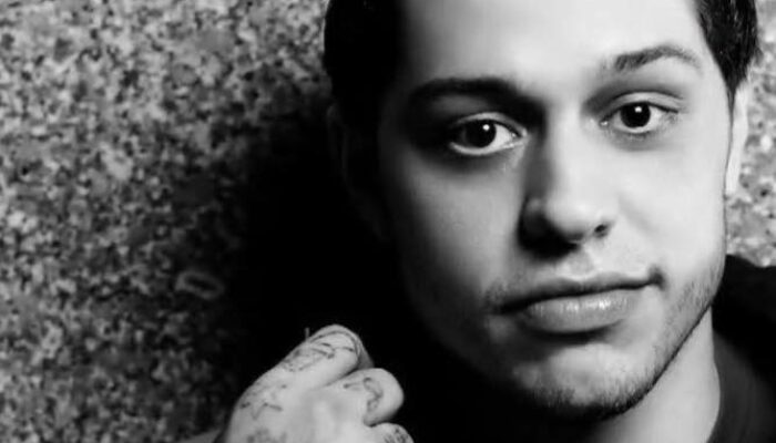 Pete Davidson dan Elsie Hewitt Umumkan Kehamilan Anak Pertama