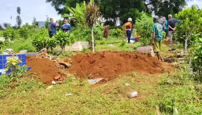 Pembangunan Tol Bocimi Seksi III Relokasi Ratusan Makam di Sukabumi