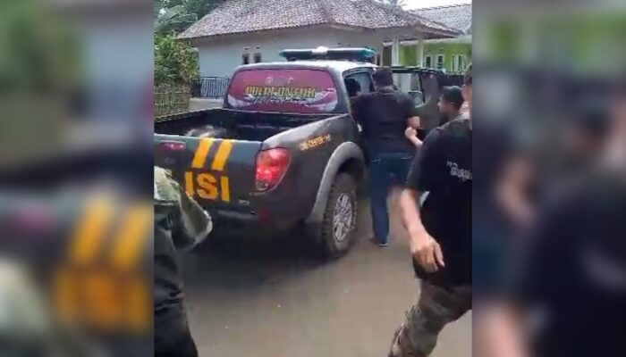 Warga Walangsari Amankan Pria Diduga Penipu Bermodus Janji Bantuan PKH dan BPNT