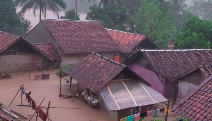 Diguyur Hujan Deras, Enam Kampung di Cidolog Terendam Banjir
