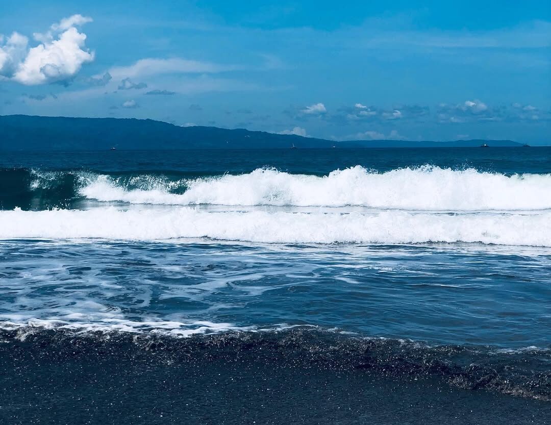 BMKG Peringatkan Gelombang Tinggi di Samudra Hindia: Waspada Hingga 6 Meter di Barat Lampung