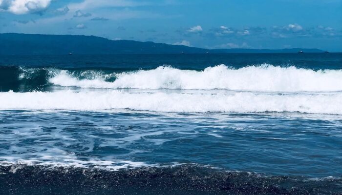 BMKG: Waspadai Gelombang Tinggi 4–6 Meter di Perairan Barat Bengkulu hingga Selatan Banten pada Kamis, 31 Juli 2025