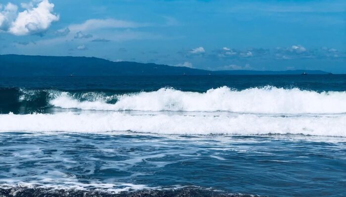 Waspada Gelombang Tinggi di Selatan Jateng hingga Bali dan Samudra Hindia Kamis 3 Juli 2025