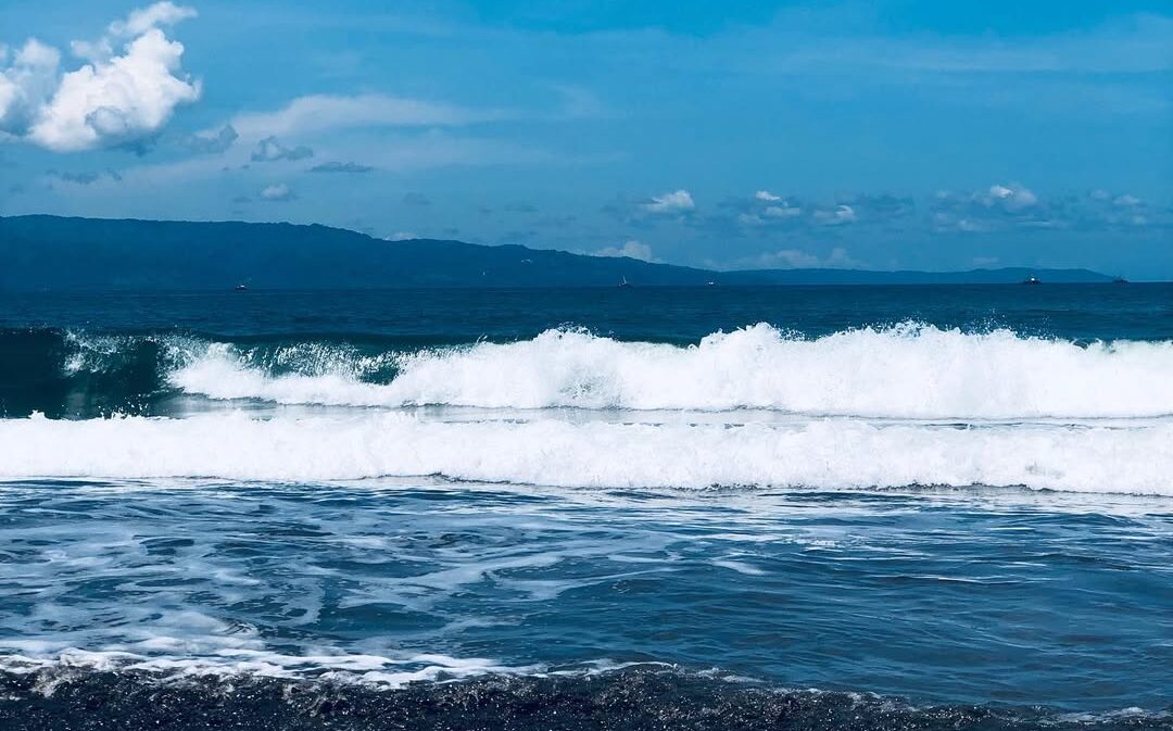 Waspada! Gelombang Tinggi di Selatan Jateng hingga Bali dan Samudra Hindia Kamis 3 Juli 2025