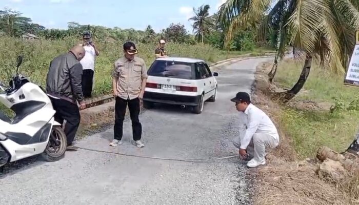 Camat Tinjau Langsung Proyek Infrastruktur Di Ciparay, Pastikan Jalan Dibangun Sesuai Kebutuhan Masyarakat