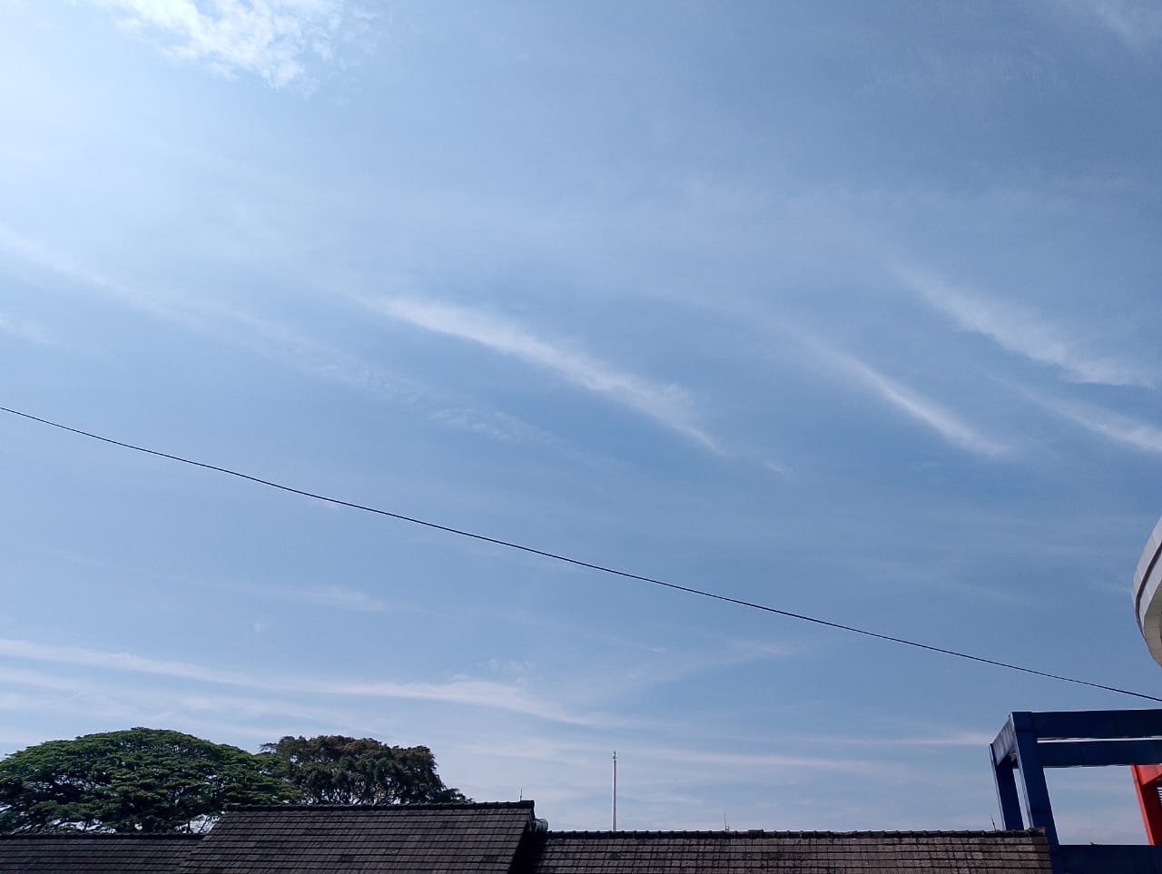 Cuaca Sukabumi Hujan Ringan Guyur Cikole hingga Lembursitu Senin, (7/7/2025).