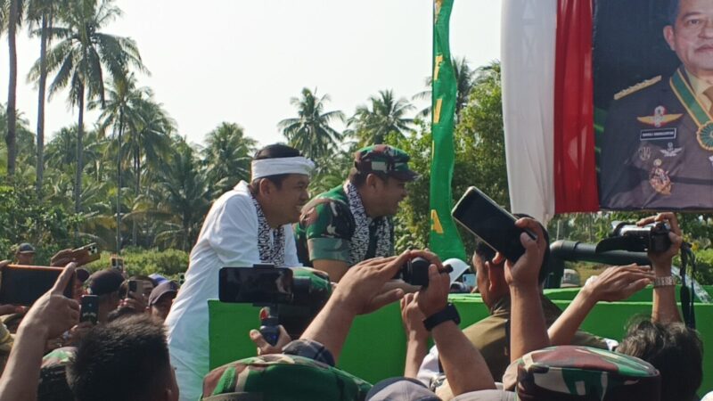 Kasad Jenderal TNI Maruli Simanjuntak, M.Sc bersama Gubernur Jawa Barat Dedi Mulyadi saat melihat bak penampungan air di Desa Pangumbahan Kecamatan Ciracap Kabupaten Sukabumi, Selesa (22/7/2025). Foto/sulabumiku.id