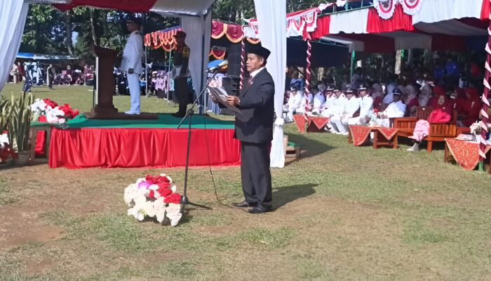 Anggota DPRD Anang Janur Bacakan Teks Proklamasi di Upacara HUT RI ke-80 Kecamatan Jampangkulon