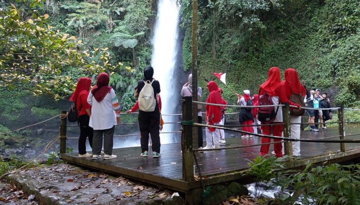 Menikmati Sukabumi keindahan Curug Sawer Lewat Jembatan eMHa, Ada River Tubing dan Pemandangan Asri