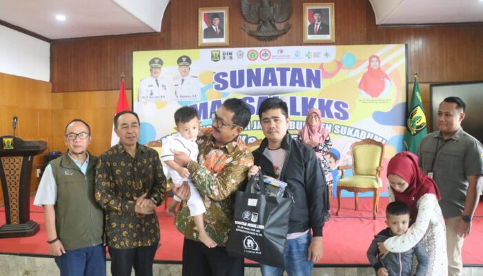 Khitanan Massal, Bupati: Semoga Jadi Generasi Soleh Berguna Bagi Agama Keluarga dan Negara