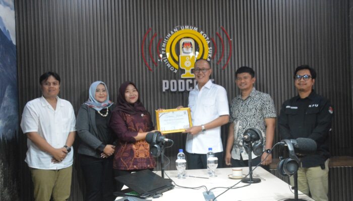 KPU Kota Sukabumi Hadirkan Wali Kota Ayep Zaki dalam Podcast Edukasi Politik Bertema Demokrasi dan Budaya Birokrasi