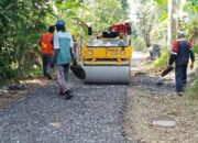 Disperkim Sukabumi Aspal Jalan Desa di Kampung Muara, Warga Sambut Gembira