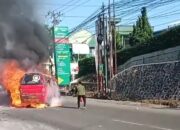 Angkot Jurusan Goalpara Hangus Terbakar di Depan RS Hermina Sukabumi, Lalu Lintas Sempat Lumpuh Total