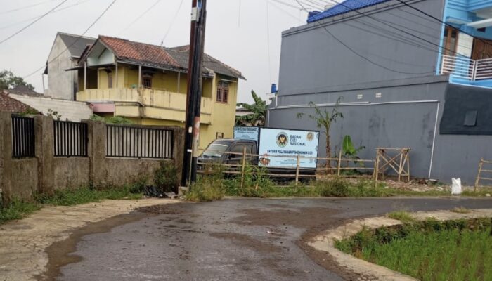 Yayasan Tidar Biru Sejahtera Percantik Jalan Mangkalaya Sukabumi Jelang HUT RI ke-80