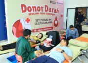 Direktur Manajemen SDM, Umum dan Manajemen Risiko PT Jamkrindo Ivan Soeparno saat mengikuti kegiatan donor darah di Gedung Jamkrindo Jumat 8 Agustus 2025. Mengusung semangat "Setetes Darah Sejuta Harapan", kegiatan ini menargetkan pengumpulan 200 kantong darah yang akan disalurkan melalui PMI untuk membantu memenuhi kebutuhan darah nasional.