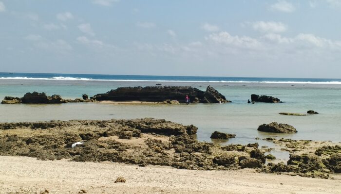 Karang Ngampar, Surga Tersembunyi di Pantai Muara Cigebang