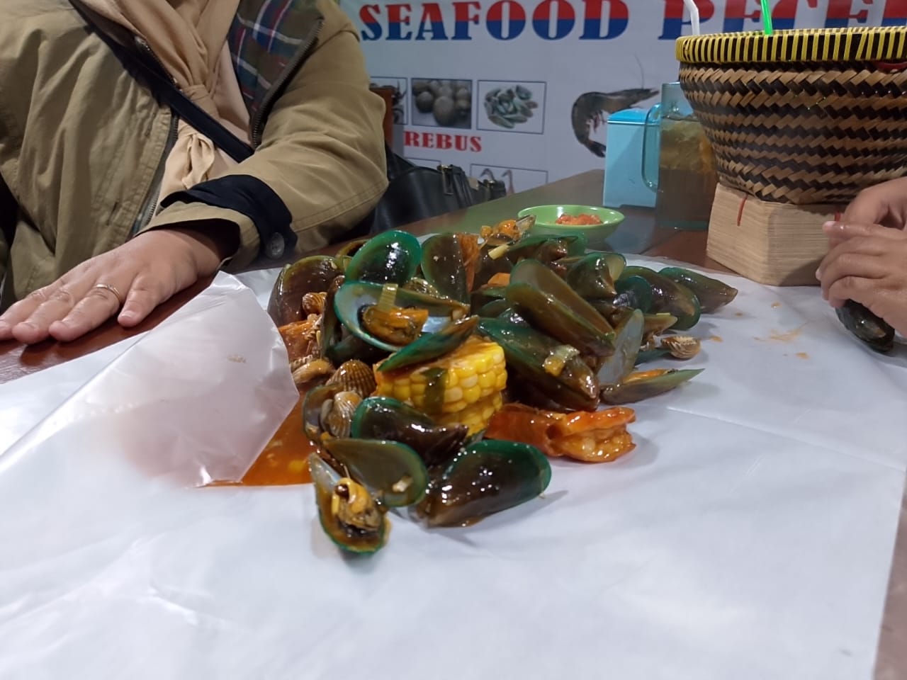 Tumpah Seafood, Sensasi Kuliner Laut Ramah Kantong di Sukabumi